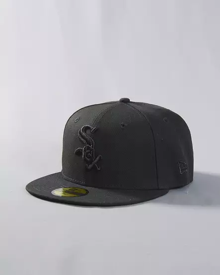 New Era 59Fifty Chicago White Sox Black on Black Fitted - Lippikset - 60425203 - 1
