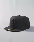 New Era 59Fifty Chicago White Sox Black on Black Fitted - Lippikset - 60425203 - 1