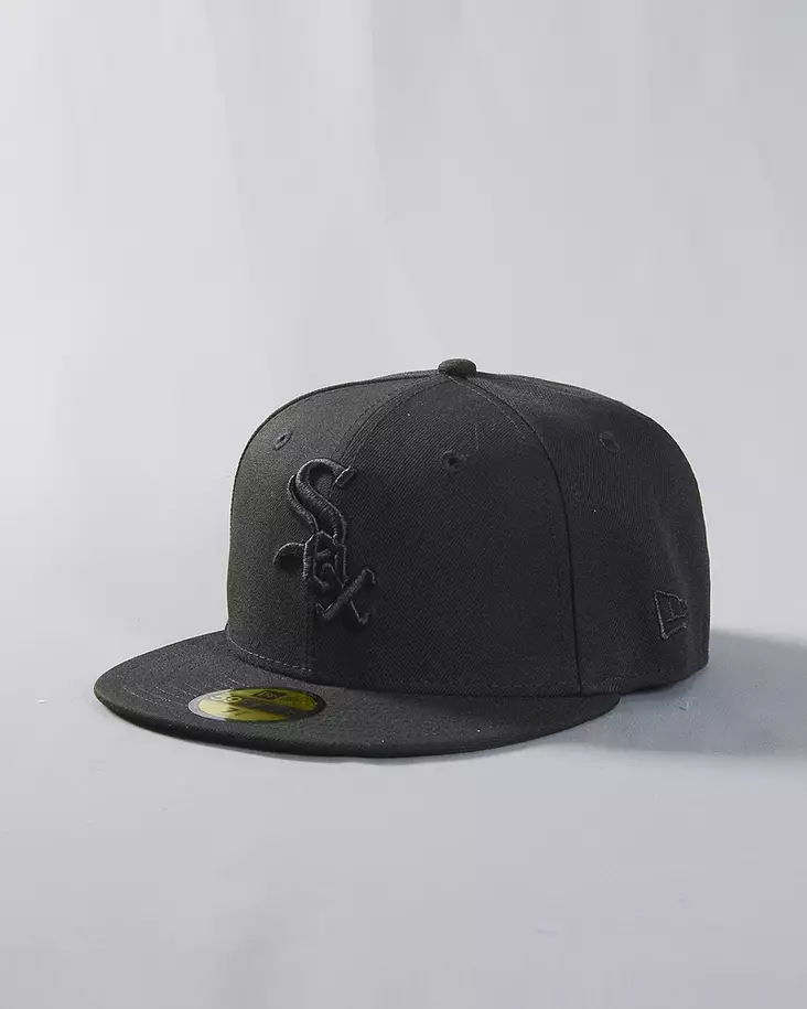 New Era 59Fifty Chicago White Sox Black on Black Fitted - Lippikset - 60425203 - 1